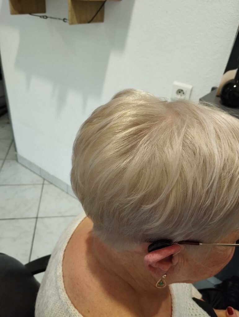 cheveux-court-blond