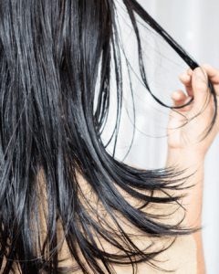 shampoing doux application cuir chevelu cheveux gras