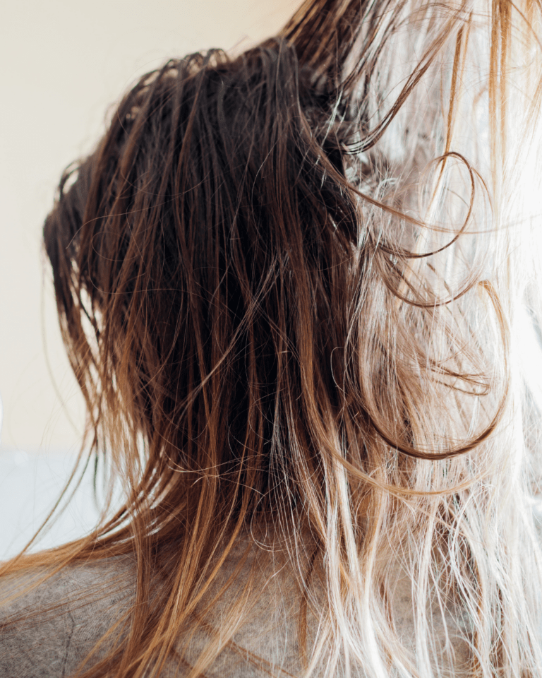 cheveux légers et brillants après rééquilibrage capillaire