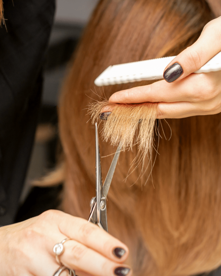 entretien coupe cheveux courts chez le coiffeur
